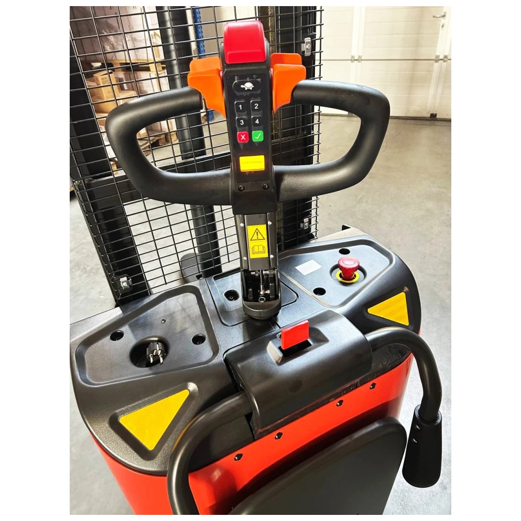 Штабелер GTM електричний самохідний 1,5т/3,6м 2x12В/106Ah з площ. оператора, довж. Вила 1150мм (PSE15-C 3600)