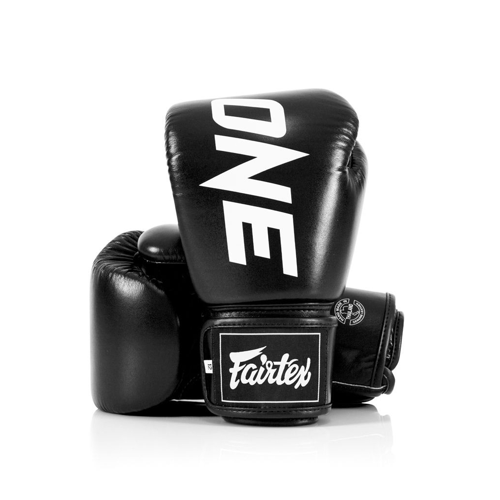 Боксерські рукавички Fairtex BGV1-ONE (натуральна шкіра) Black 16 унцій (бинти в комплекті) (BGV1-ONE_16oz_Black)