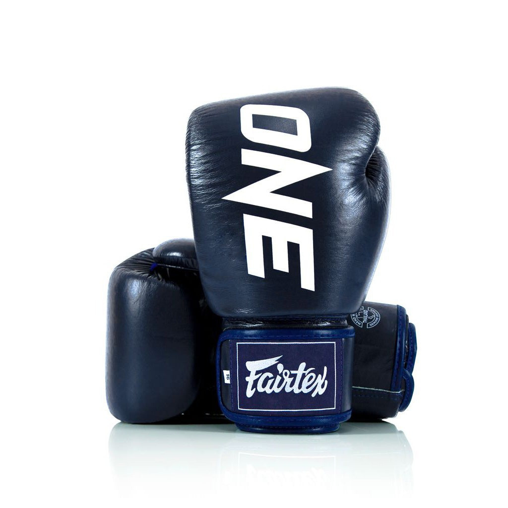 Боксерські рукавички Fairtex BGV1-ONE (натуральна шкіра) Blue 10 унцій (бинти в комплекті) (BGV1-ONE_10oz_Blue)