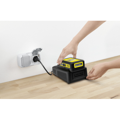 Набір акумулятор + зарядний пристрій Karcher 18 V 2.5 Ah, набір з швідкісним ЗП (2.445-062.0)