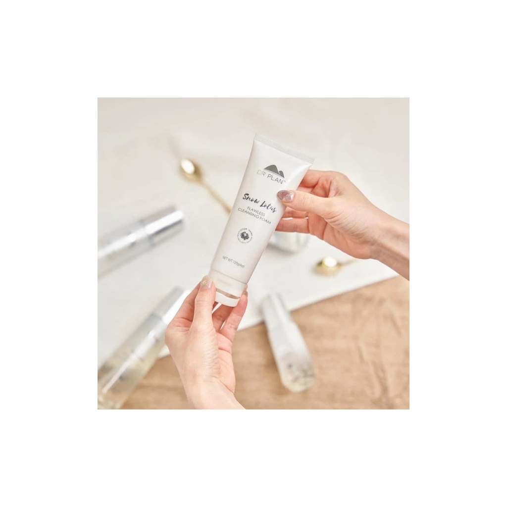 Пінка для вмивання Dr. Plant Snow White Moisturizing Cleansing Foam Зволожувальна 120 г (4582538102754)