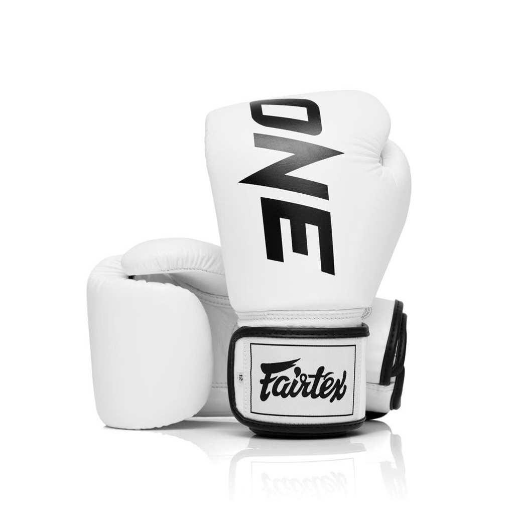 Боксерські рукавички Fairtex BGV1-ONE (натуральна шкіра) White 12 унцій (бинти в комплекті) (BGV1-ONE_12oz_White)