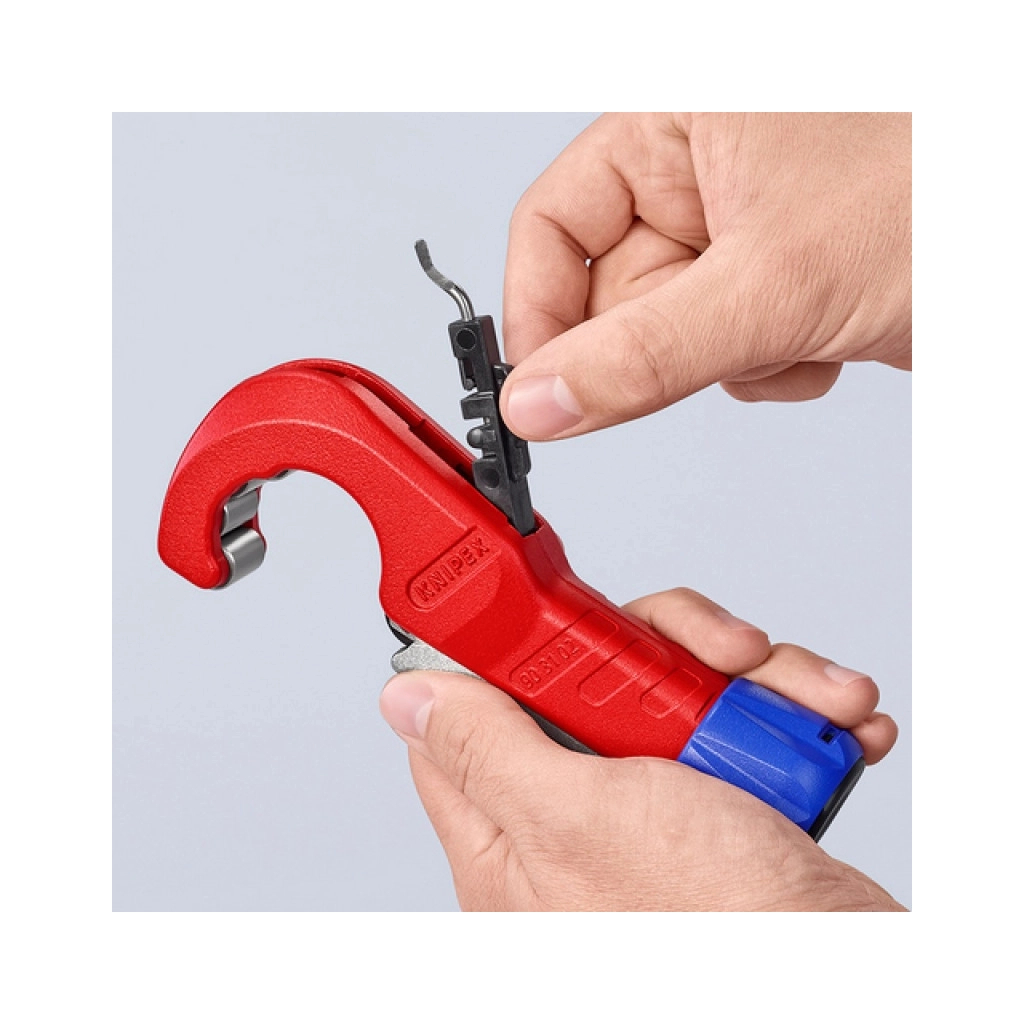 Труборіз KNIPEX TubiX для сталі, 6 - 35 мм (1/4"-1 3/8"), товщина стінок до 2 мм (90 31 02 SB) Труборіз KNIPEX TubiX для сталі, 6 - 35 мм (1/4"-1 3/8"), товщина стінок до 2 мм (90 31 02 SB)