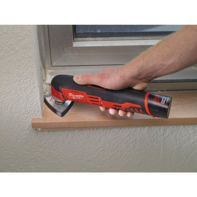 Реноватор Milwaukee C12 MT-402B Li-Ion, 2x4Ah, сумка (4933441705)