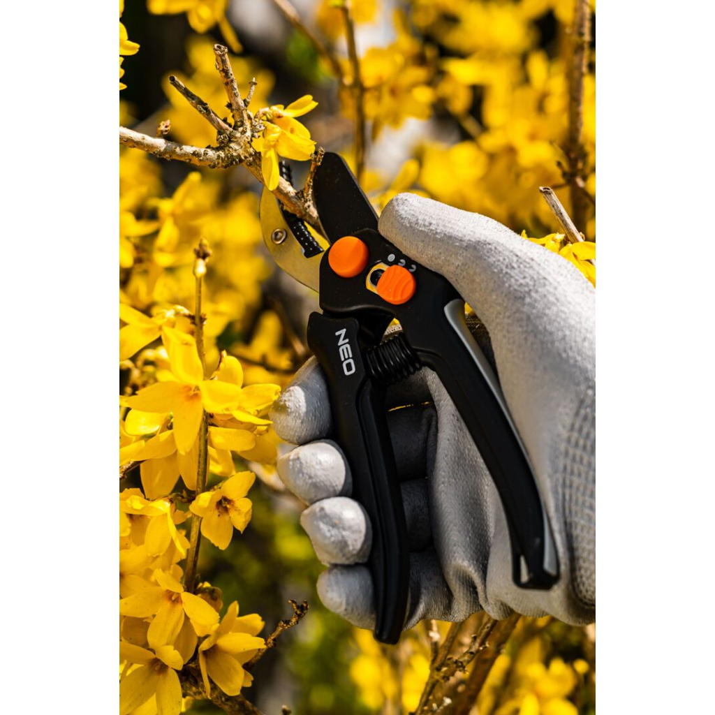 Секатор Neo Tools контактний, d різу 15мм, 185мм, 169г (15-201)