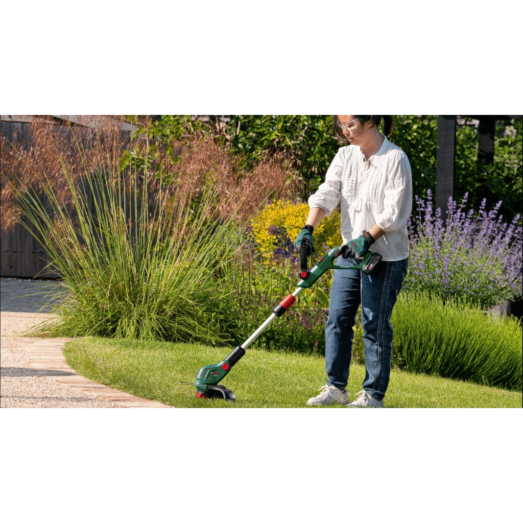 Тример садовий Bosch UniversalGrassCut 18V-26-500 1х2.5Ah, 26см, ЗП AL 18V-20 3.5кг (0.600.8C1.F00) Тример садовий Bosch UniversalGrassCut 18V-26-500 1х2.5Ah, 26см, ЗП AL 18V-20 3.5кг (0.600.8C1.F00)