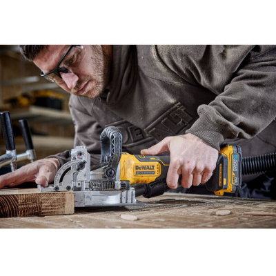 Фрезер DeWALT ламельний, XR Li-Ion 18 В, 8000 об/хв, фрези 102 мм, TSTAK (без АКБ та ЗП) (DCW682NT)