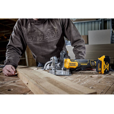 Фрезер DeWALT ламельний, XR Li-Ion 18 В, 8000 об/хв, фрези 102 мм, TSTAK (без АКБ та ЗП) (DCW682NT)