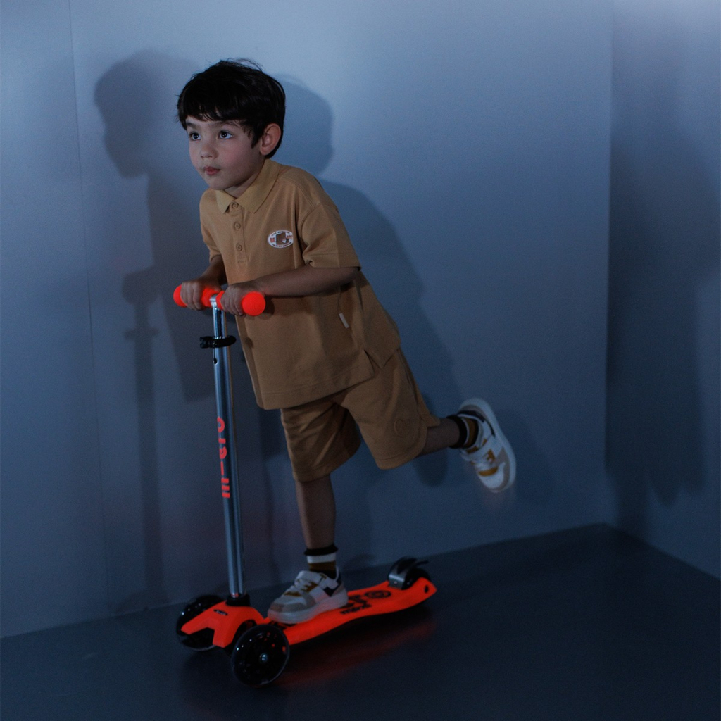 Самокат Micro Maxi Deluxe Glow LED Червона аура (MMD368)