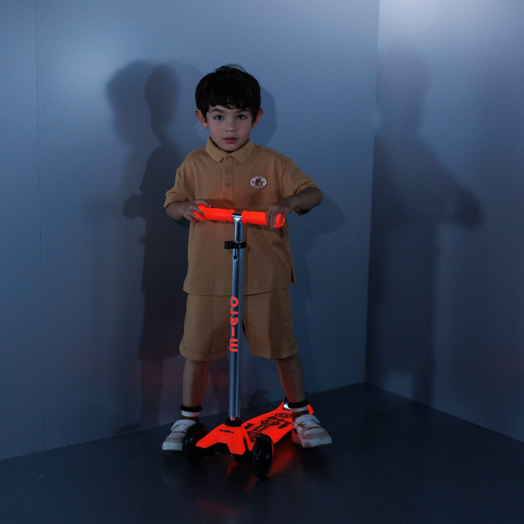 Самокат Micro Maxi Deluxe Glow LED Червона аура (MMD368)