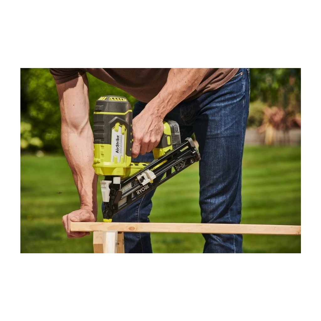 Цвяхозабивач Ryobi ONE+ R15GN18-0 18V, цвяхи 24-64мм, 3.1кг (без АКБ та ЗП) (5133005297) Цвяхозабивач Ryobi ONE+ R15GN18-0 18V, цвяхи 24-64мм, 3.1кг (без АКБ та ЗП) (5133005297)