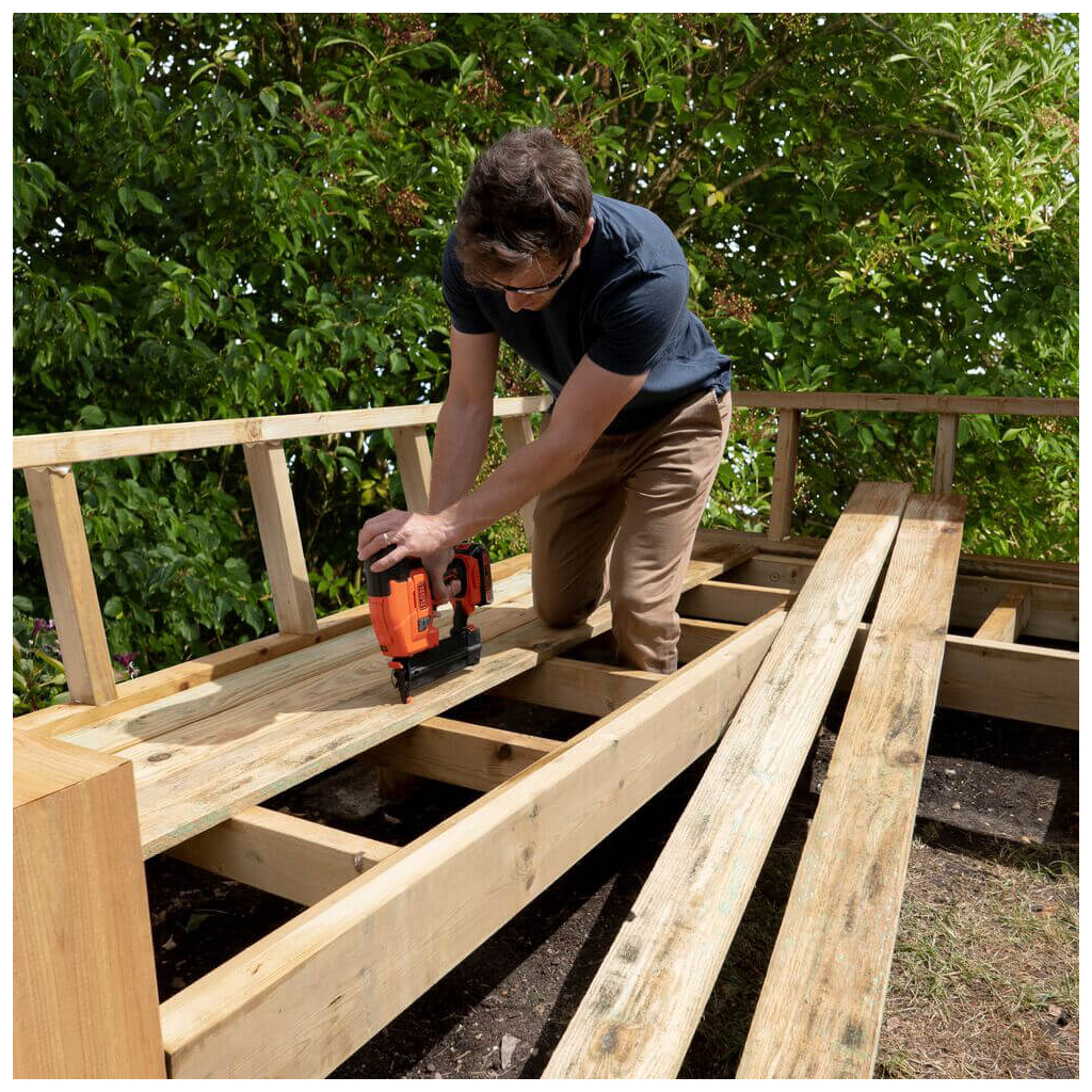 Цвяхозабивач Black&Decker 18 В, довжина цвяха 16-50 мм, (без АКБ та ЗП) (BCNG01N)