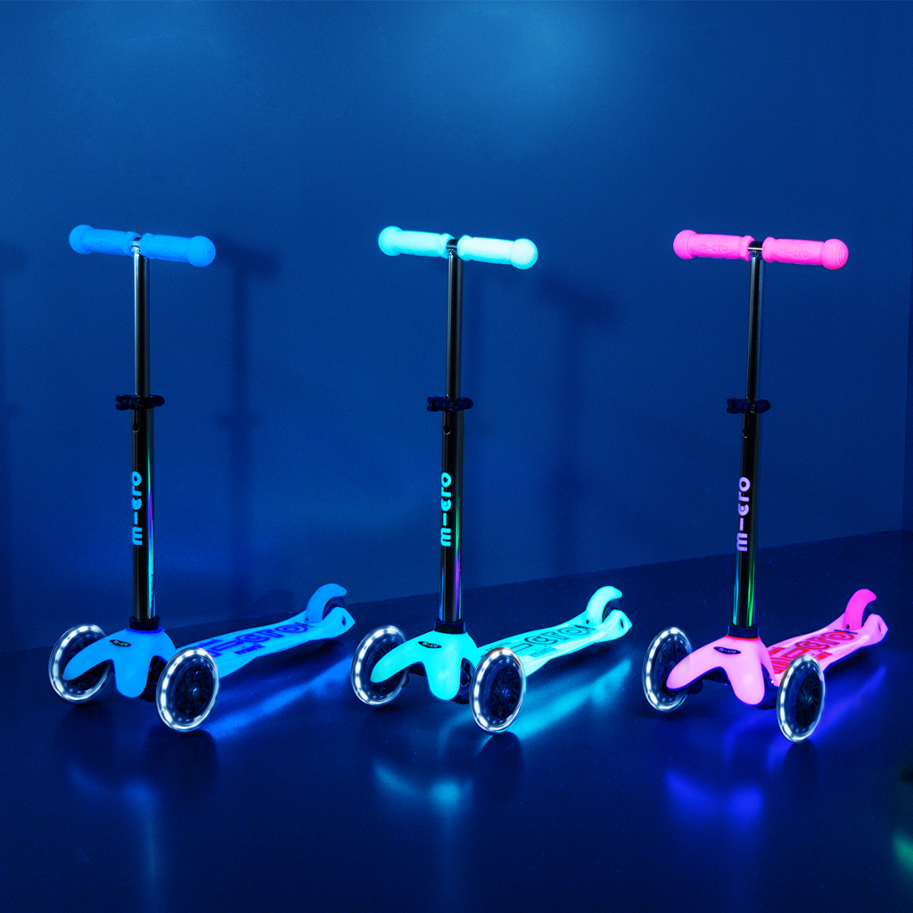 Самокат Micro Mini Deluxe Glow LED Арктичний синій (MMD215)
