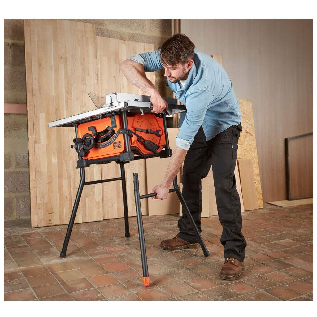 Циркулярна пила Black&Decker пильний, 1800 Вт, диск 254*30 мм, 4.800 об/мин,27,5 кг (BES720)
