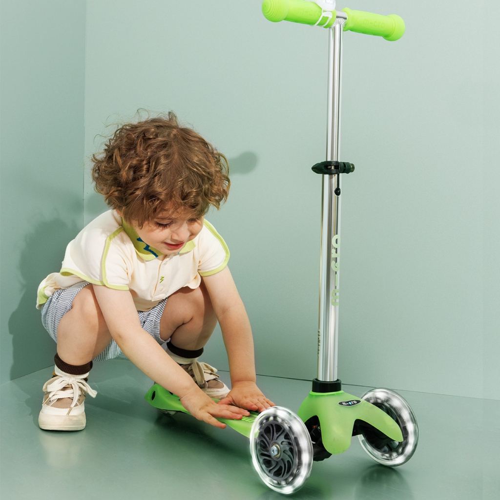 Самокат Micro Mini Deluxe Glow LED Крижаний лайм (MMD216)