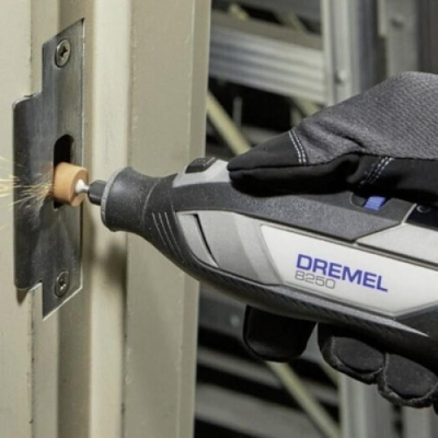 Гравер Dremel 8250-5/65 12V, 2х2Ah, 5000-30000об/хв, ЗП, кейс 0.59кг (F.013.825.0JF)