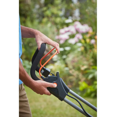 Газонокосарка Black&Decker акумуляторна 18 В, 4.0 Ач, 32 см, 2 АКБ та ЗП (BCMW33184L2)