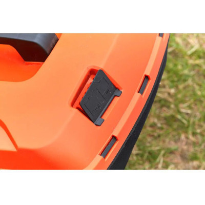 Газонокосарка Black&Decker акумуляторна 18 В, 4.0 Ач, 32 см, 2 АКБ та ЗП (BCMW33184L2)