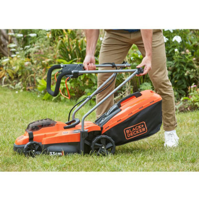 Газонокосарка Black&Decker акумуляторна 18 В, 4.0 Ач, 32 см, 2 АКБ та ЗП (BCMW33184L2)