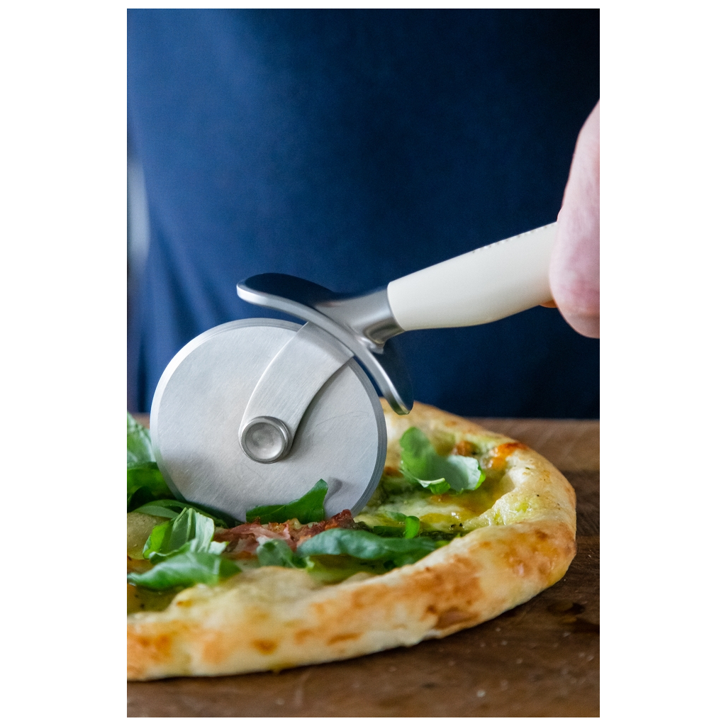 Ніж для піци KitchenAid Coreline, 22,7 см, кремовий (KAG113OHACE)