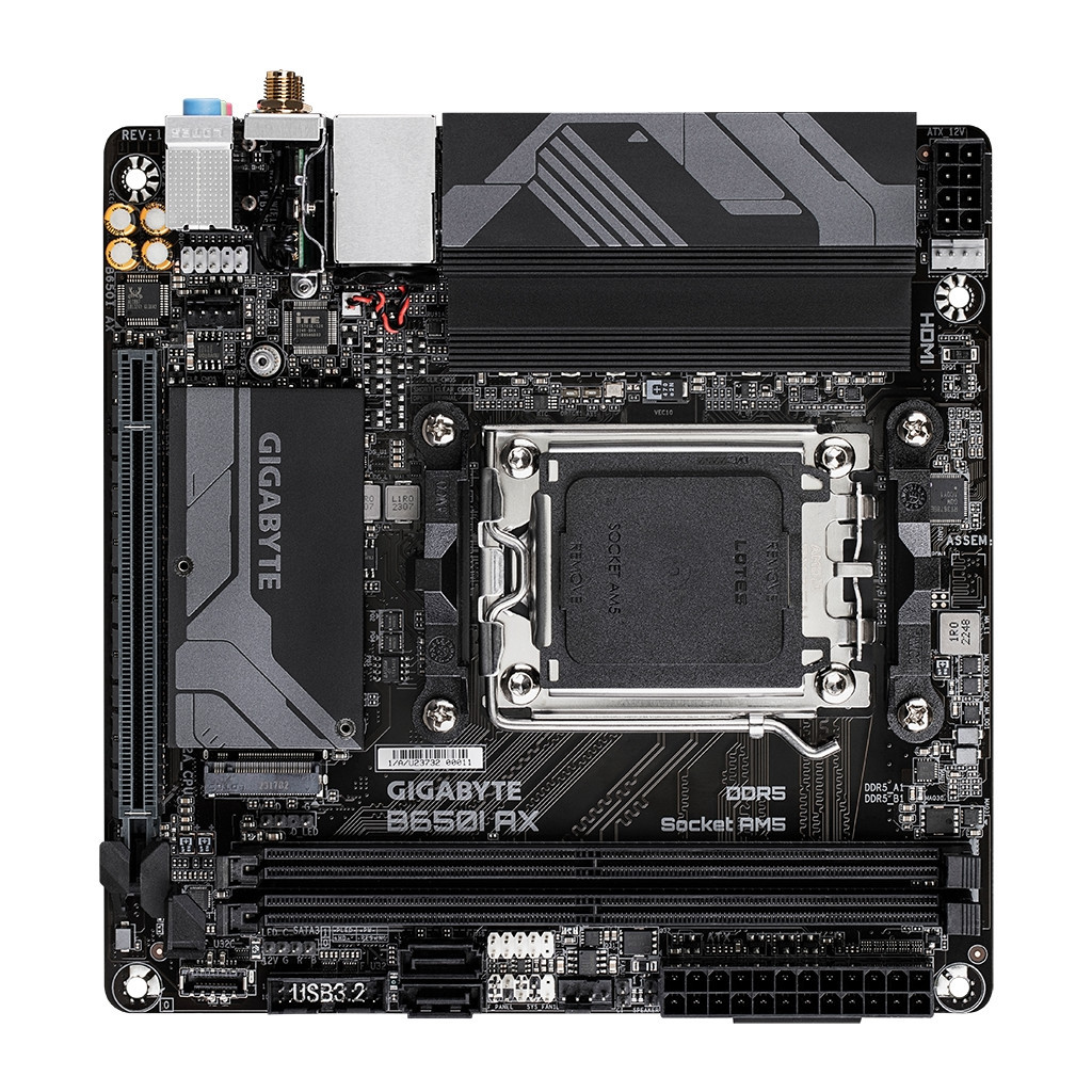 Материнська плата GIGABYTE B650I AX