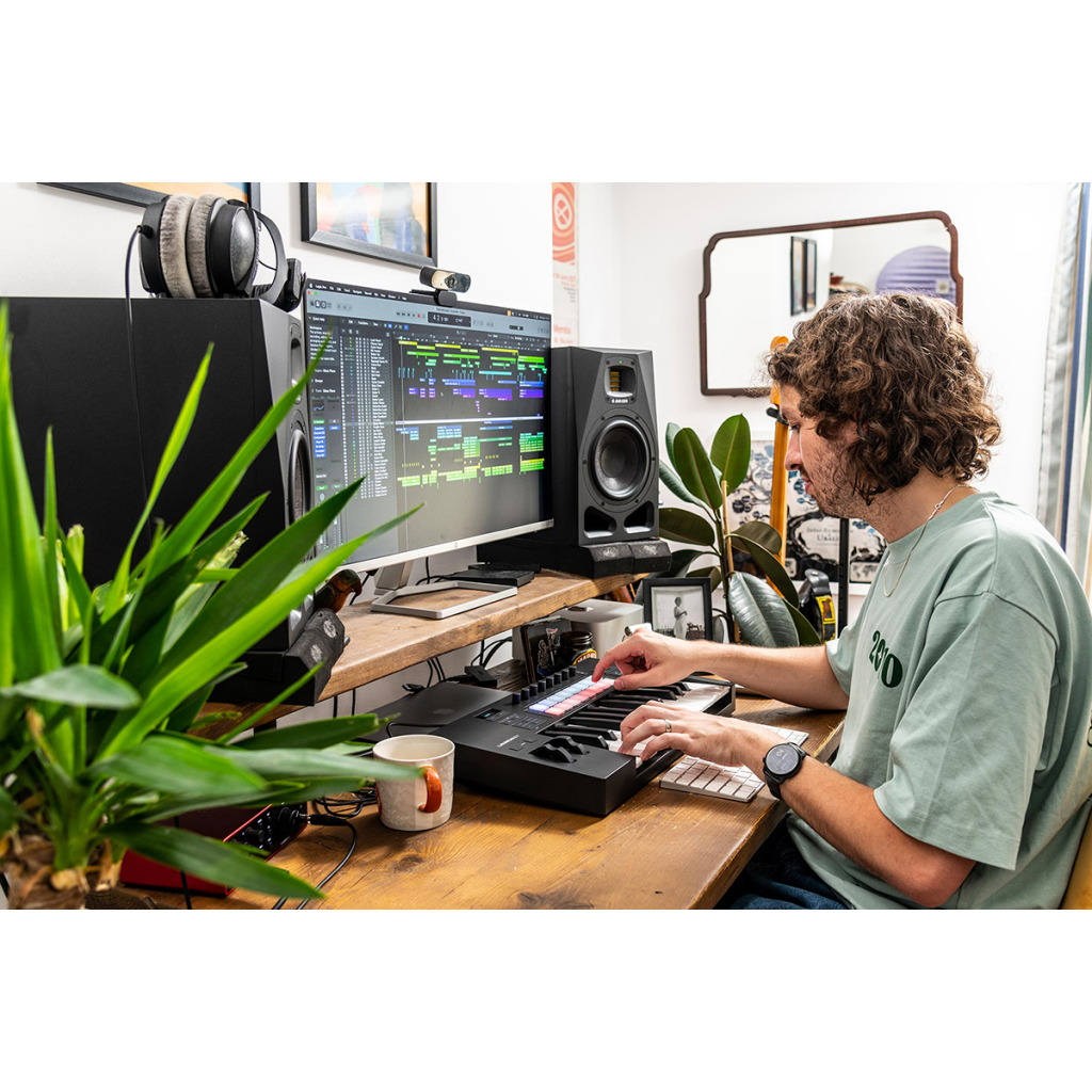 MIDI-клавіатура Novation Launchkey 25 MK4 (236476)