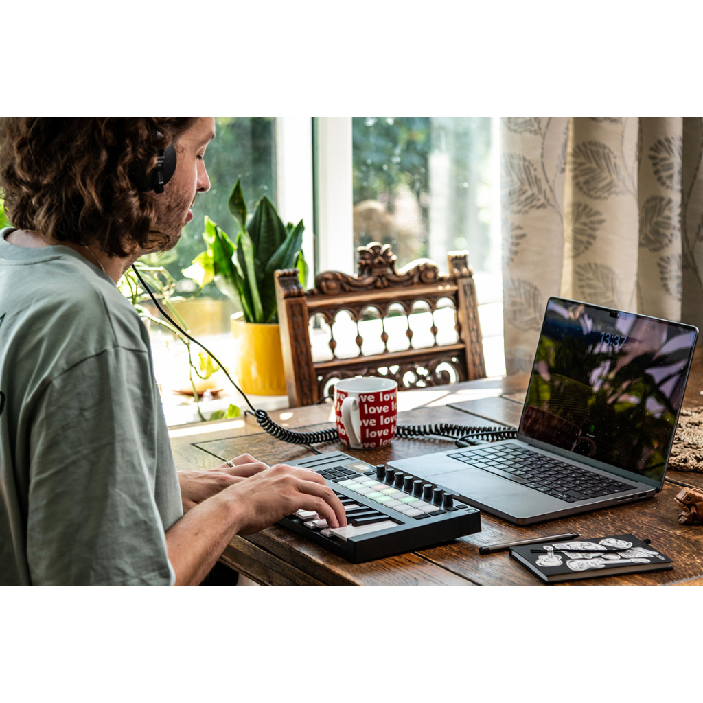 MIDI-клавіатура Novation Launchkey Mini 25 MK4 (236478)