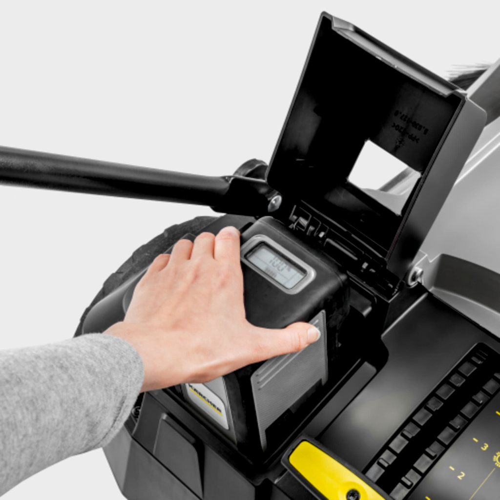 Підмітальна машина Karcher KM 70/30 C Bp 2SB, з двома бічними щітками, 33кг (1.517-231.0)