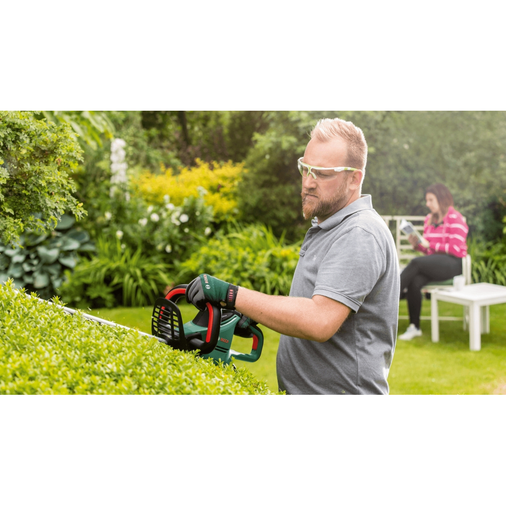 Кущоріз Bosch UniversalHedgeCut 60 480Вт, 60см, крок різу 30мм, 3.7 кг (0.600.8C0.703)