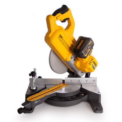 Торцювальна пила DeWALT 54В XR FLEXVOLT Li-Ion, 216х30 мм, XPS, 15 кг, 2x6Ah, TSTAK (DCS777T2)