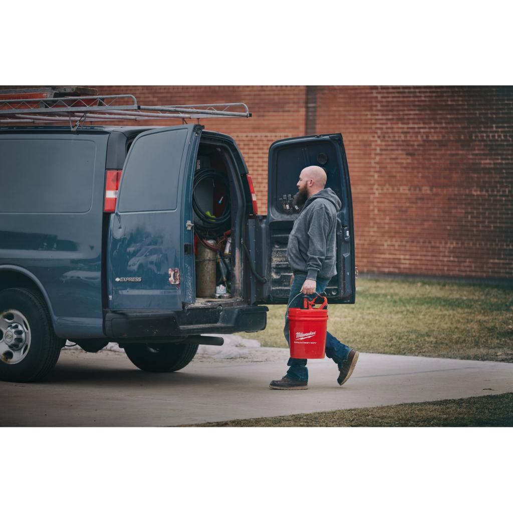 Прочисна машина Milwaukee M12 BDC8-202C, 2x2Ah, 8м (4933451633)