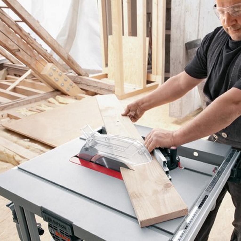Циркулярна пила Bosch GTS 10 J (0.601.B30.500)