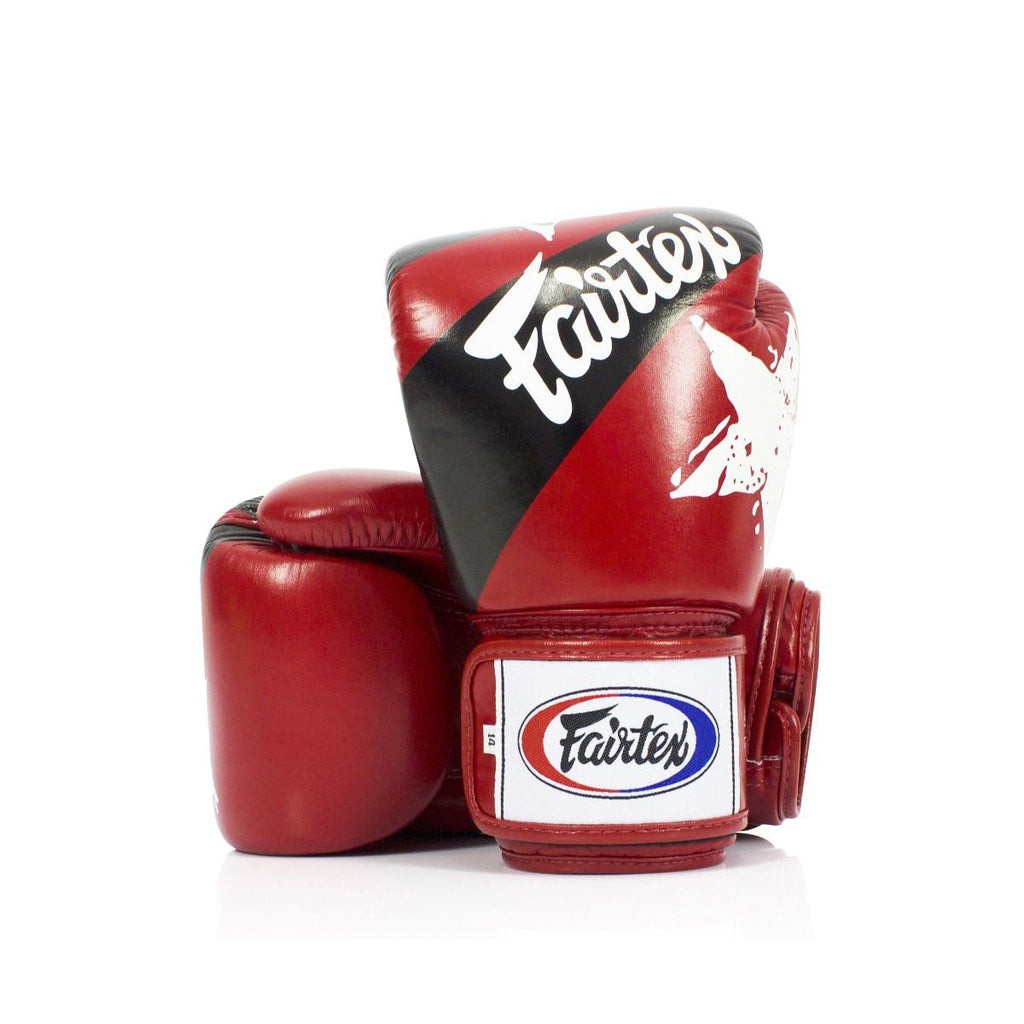 Боксерські рукавички Fairtex BGV1 Nation Print Red 14 унцій (бинти в комплекті) (BGV1_Print_14oz_Red) Боксерські рукавички Fairtex BGV1 Nation Print Red 14 унцій (бинти в комплекті) (BGV1_Print_14oz_Red)