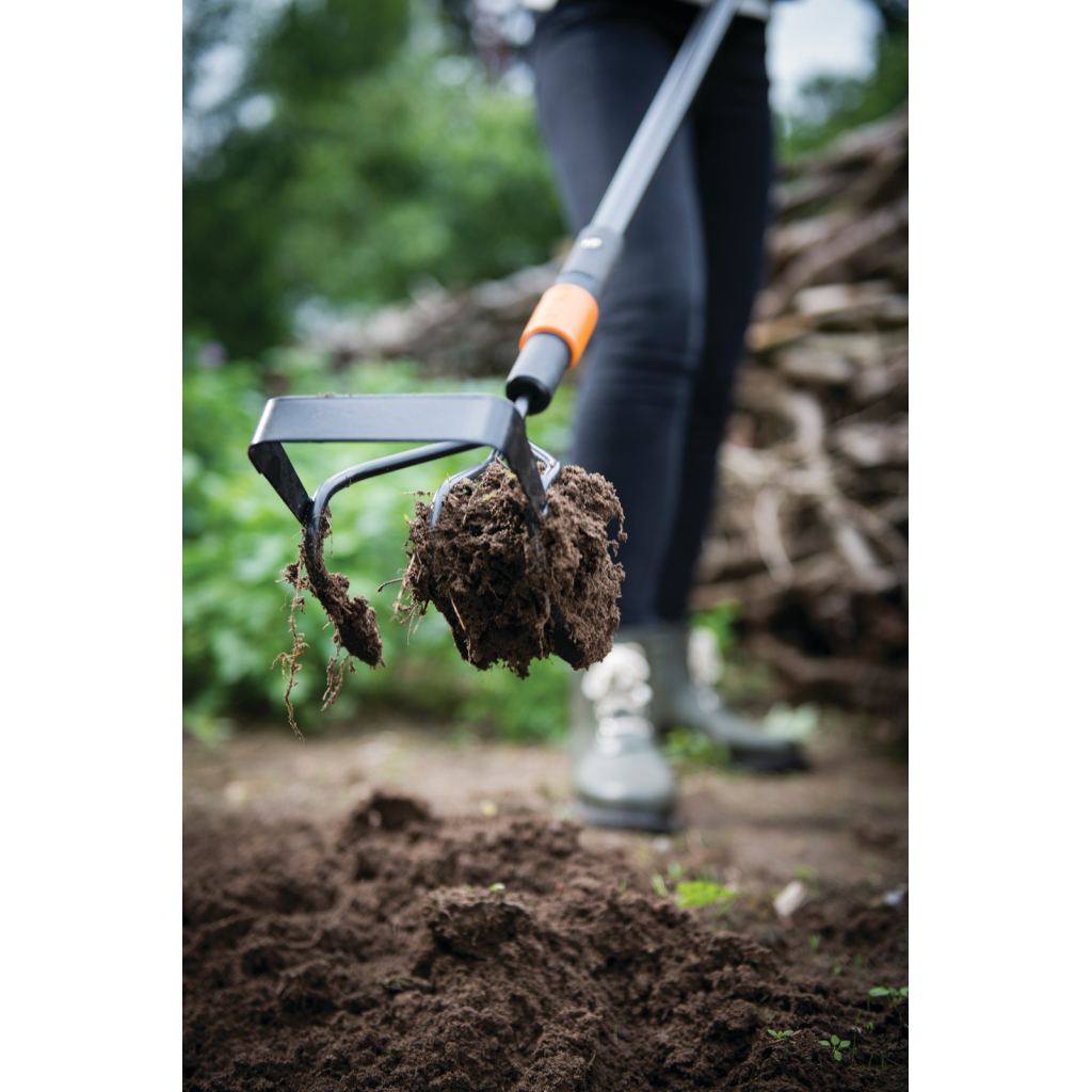 Сапа Fiskars Gardening розпушувач QuikFit 30.5см, 0.5кг (1000681)