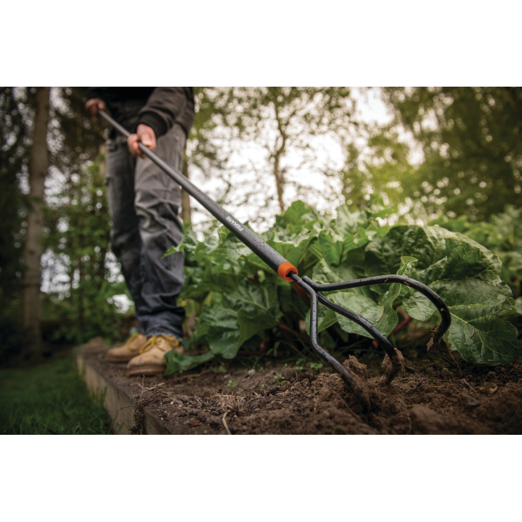 Сапа Fiskars Gardening розпушувач Solid 164см, 0.66кг (1016034)