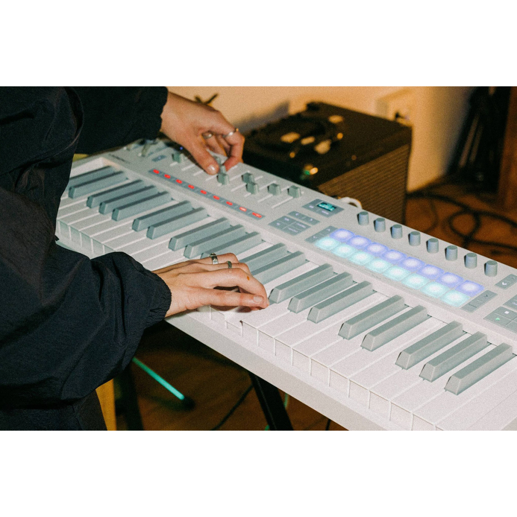 MIDI-клавіатура Novation Launchkey 49 MK4 White Edition (301235)