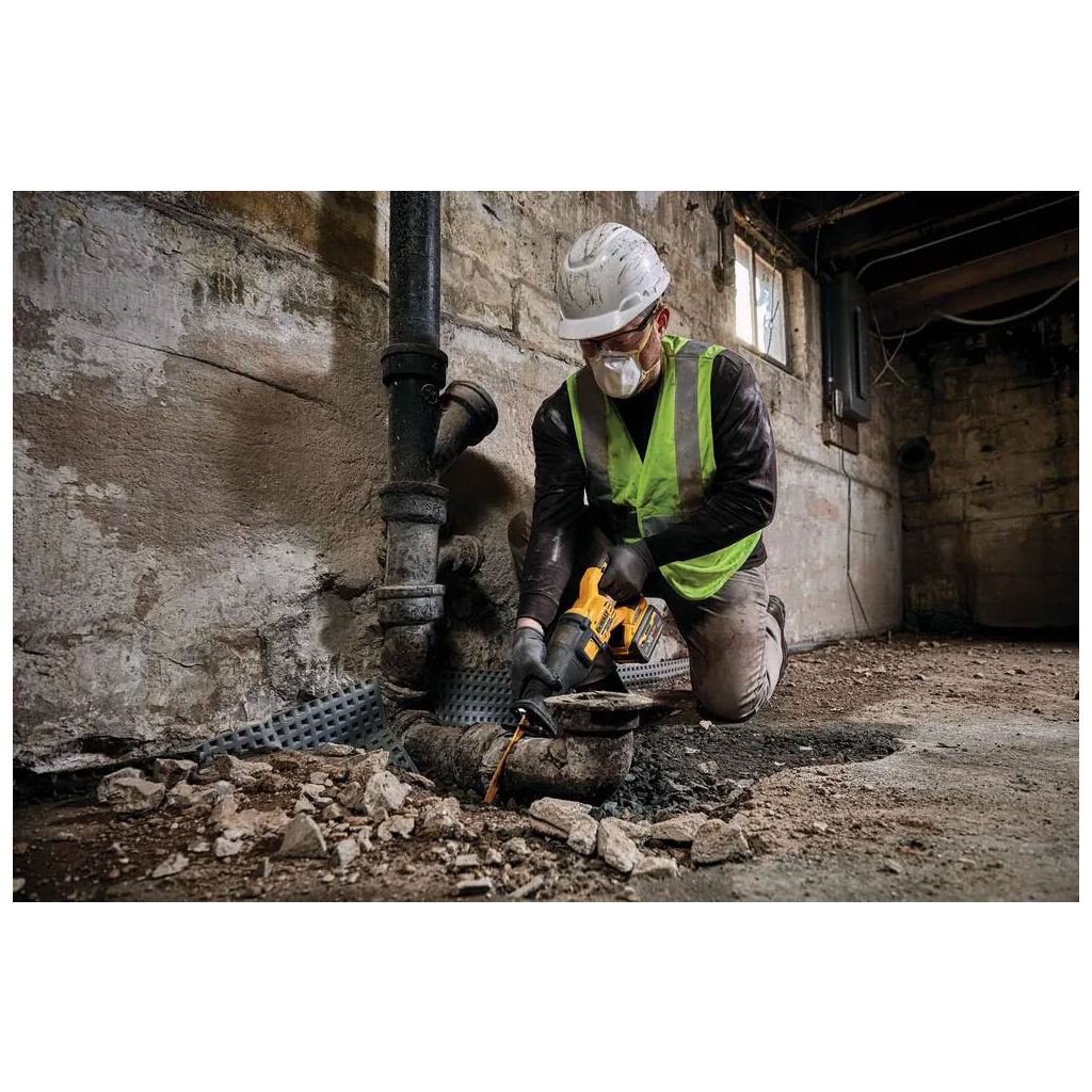 Шабельна пила DeWALT 54В XR FLEXVOLT Li-lon, 0 - 3000 ход/хв (без АКБ та ЗП) (DCS389N) Шабельна пила DeWALT 54В XR FLEXVOLT Li-lon, 0 - 3000 ход/хв (без АКБ та ЗП) (DCS389N)