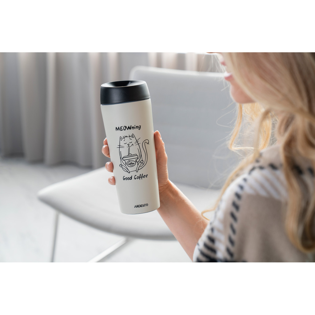 Термокружка Ardesto Coffee Тime Meowning 450 мл Бежева (AR2645WC) Термокружка Ardesto Coffee Тime Meowning 450 мл Бежева (AR2645WC)