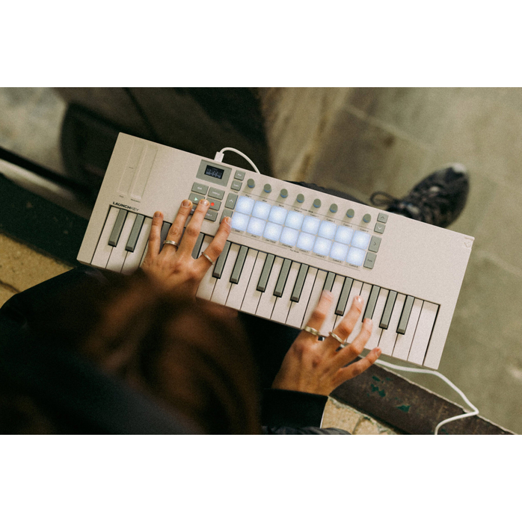 MIDI-клавіатура Novation Launchkey Mini 37 MK4 White Edition (301234)