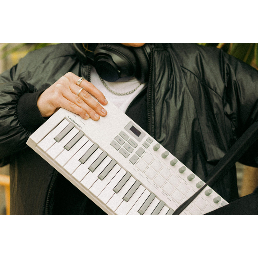 MIDI-клавіатура Novation Launchkey Mini 37 MK4 White Edition (301234)