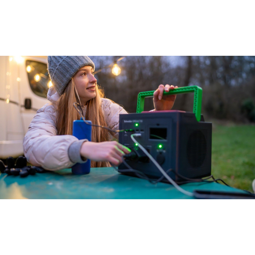 Зарядна станція Schneider Electric 700, 738Wh (PPS730-GR)