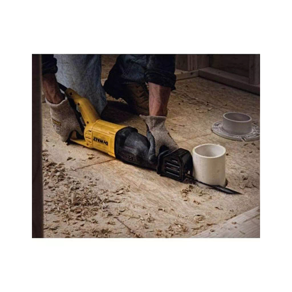 Шабельна пила DeWALT 1100 Вт, 0 - 2800 хід/хв, величина ходу 29 мм, 3.5 кг, кейс (DWE305PK)