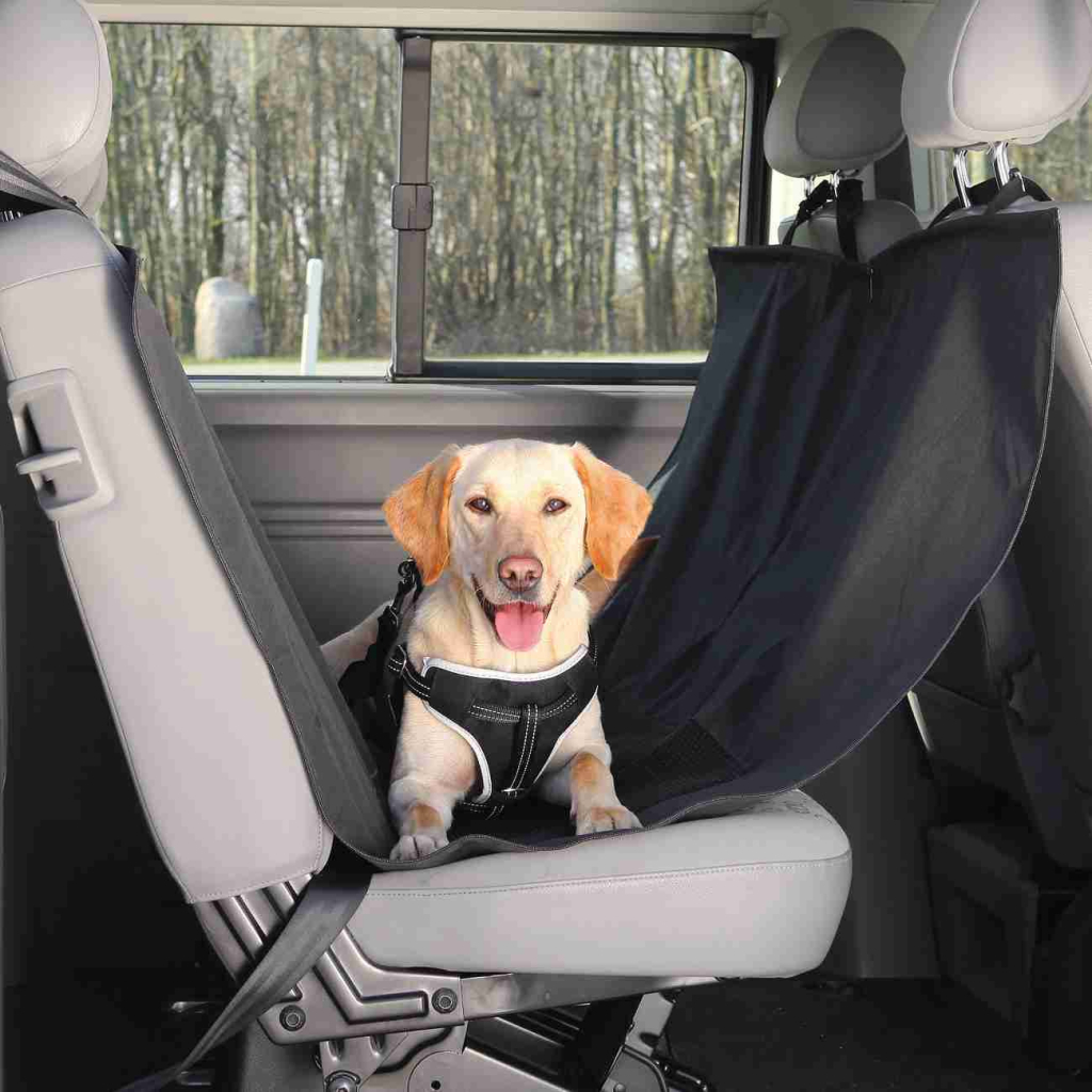 Килимок для тварин Trixie захисний в авто 1.5х1.35 м Чорний (4011905013480)